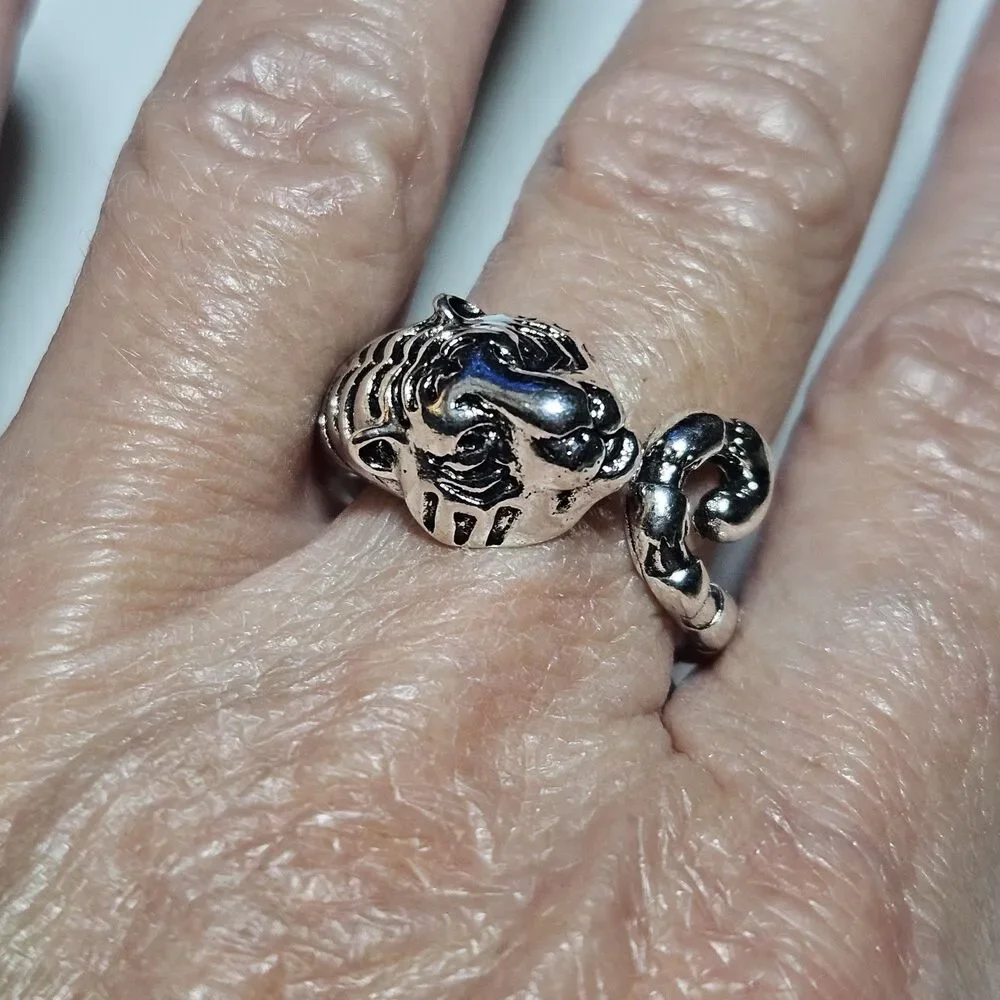 Silver Tone Tiger Head Curled Tail Adjustable Ring
